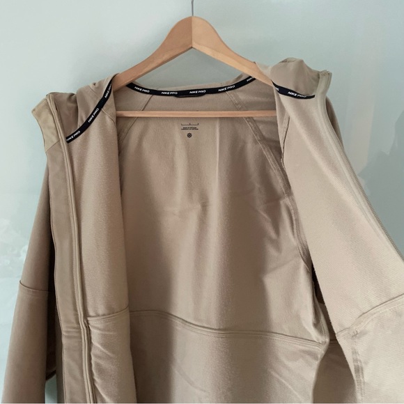Nike Pro Training Jacket with Hood - Picture 8 of 16